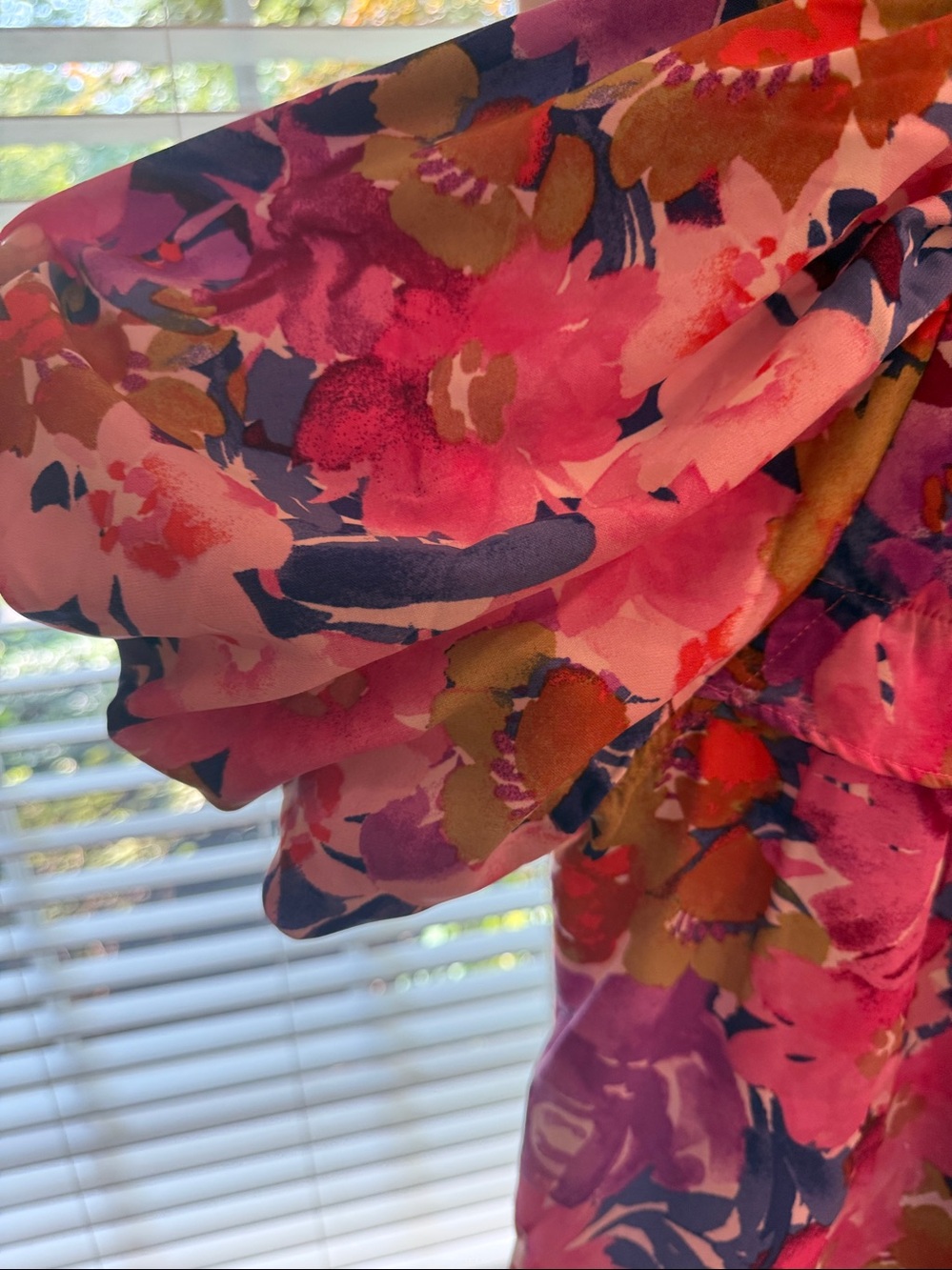 Pink Floral Ruffle Neck Blouse- M - Picture 7 of 7